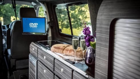 Silver VW Camper – Luxury VW Camper Lake Windermere