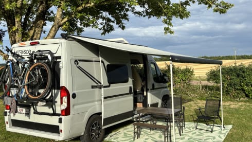 BB KING – Young Fiat Ducato (2 or 4 persons) with bicycle carrier