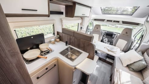 5p Ford semi-integrated uit 2025