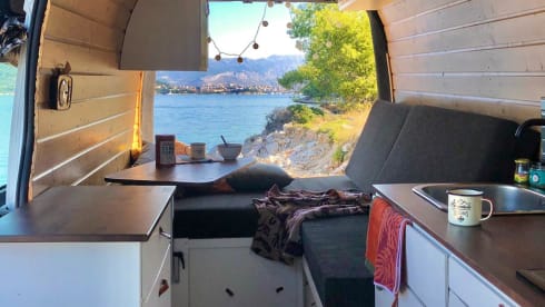 Feel at home in this DIY camper and go on a journey of discovery!