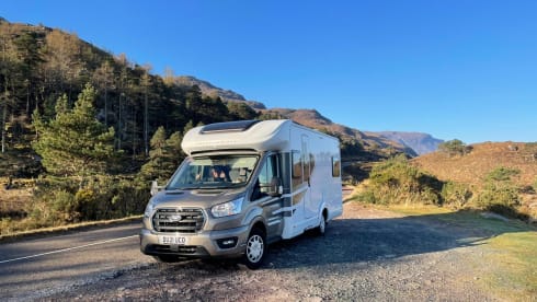 Maverick – Luxury 4 Berth Motorhome (2 lounges, 3 separate sleeping areas)