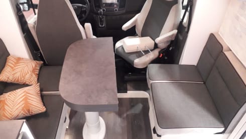 Tradate Camper – Challenger 4 posti automatico