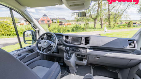 Fluistercamper – 100% electric VW Crafter, 2 persons, interior 2023