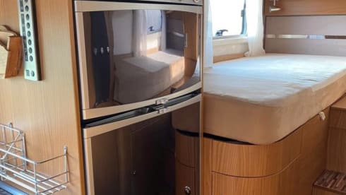4p Hymer B 674 SL integrated from 2009 including length beds and fold-down bed