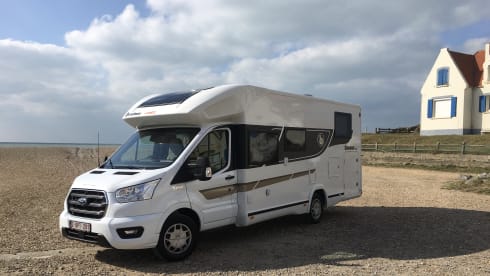 Rent a Mobi – 5p Benimar semi-integrated from 2022