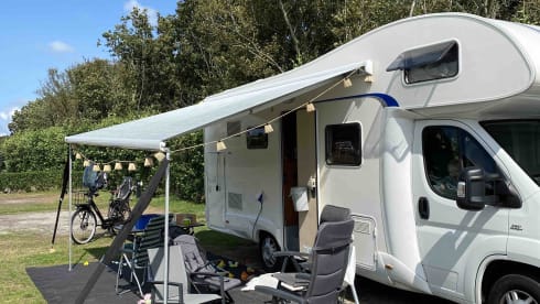 Attractive 6-person family camper with 6 spacious sleeping places