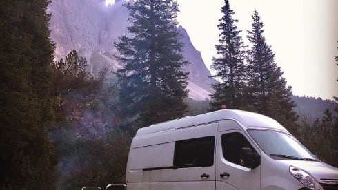 Feel at home in this DIY camper and go on a journey of discovery!