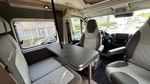 Campervan met pop up daktent – 4p Fiat bus uit 2026