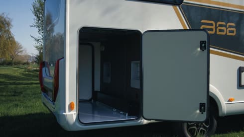 RV Camper – Nieuwe, luxueus ingerichte 4-persoonscamper