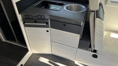 5p Challenger semi-integrated van 2022