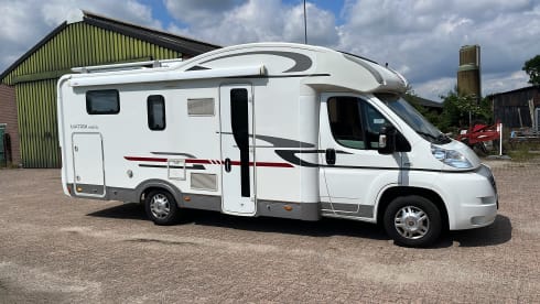 Spacious and luxurious 5 person camper Adria Matrix