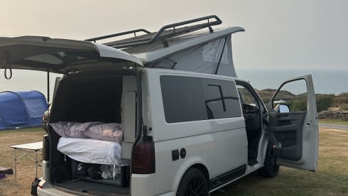 FIGURE 01 – 4 berth Volkswagen campervan from 2022