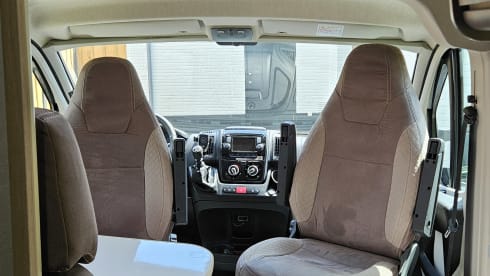 Beautiful, fine 2-person Fiat bus Camper from 2018