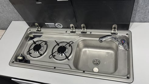 Camper – Ford bus met 3 slaapplaatsen uit 2019