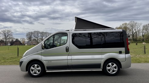 Het Reisbussie – 2-seater Renault bus from 2011