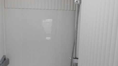 Geweldige camper – A great camper with a wonderful queen-size bed