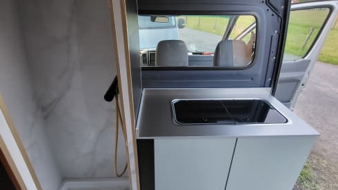 2p Volkswagen campervan uit 2008