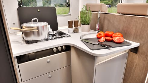 Sunny – Brand new 4-person Carado T448 - semi-integrated (2025)
