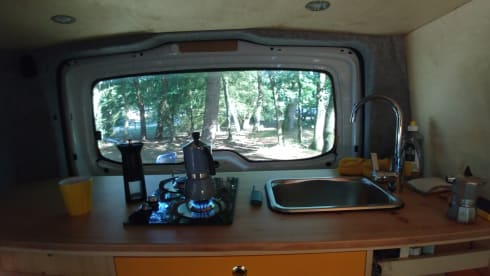 Zonnegeel – 3 person Mercedes-Benz bus from 2017