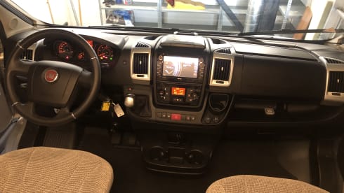 Hoofddorp  – Luxurious and well-maintained 2p Hymer from 2019 - Automatic
