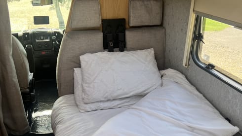 The Adventurer – 6 berth Peugeot AutoQuest 180 