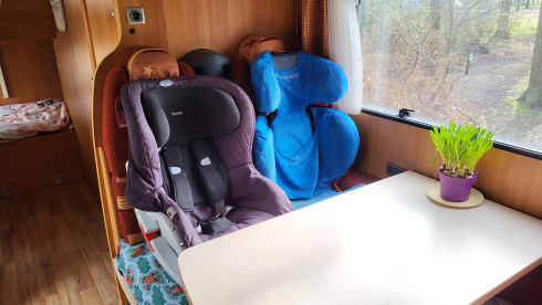Spacious and comfortable family camper. 6p Chausson alcove from 2008