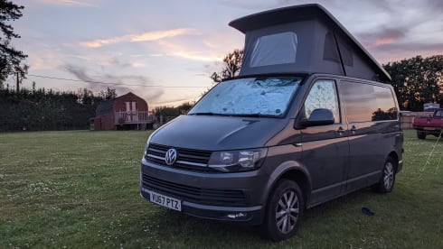 EsteVan – VW transporter T6 4 berth Campervan - EsteVan