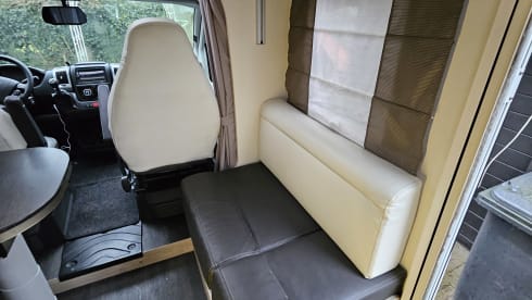 Challenger – Comfortable semi-integrated with large queen bed and lots of light