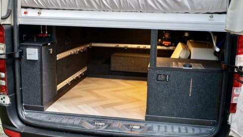 5. Vanlife mit Stil | Voll ausgestattetes Off-Grid-Campingfahrzeug