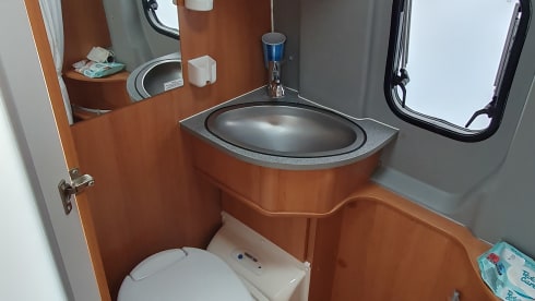 Isriya Camper verhuur door Takky – 2p Pössl bus from 2008