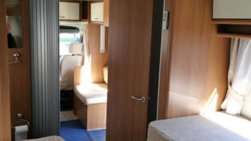 B-type – Luxury motorhome, semi-integrated with length beds
