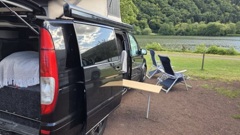 Black Viany – 2p Mercedes-Benz Viano campervan from 2010