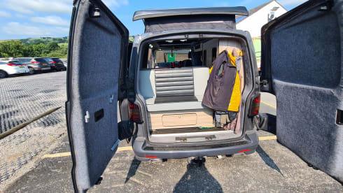 Belle – VW T5 campervan 