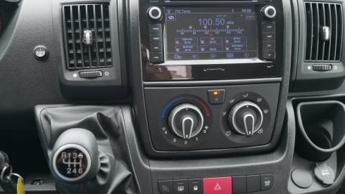 Chausson Flash 16, 4 personnes, lits longitudinaux, lit escamotable !