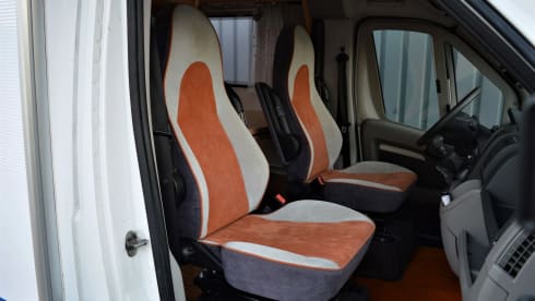 Beautiful complete and very neat 4-person camper (Fiat Ducato Bürstner)