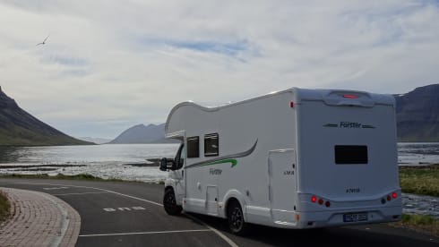 Max – Travel pleasure and freedom rent: mobile home for 5 people