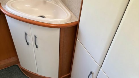 Avonturen met Bessie - een comfortabele, goed uitgeruste camper met 4 slaapplaatsen