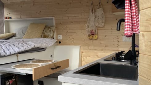 home on wheels – 2p Peugeot bus from 2014