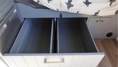 Brilliant family campervan - off-grid and campsite friendly 