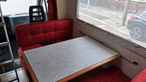 4-Sitzer Fiat-Nische aus dem Jahr 1999