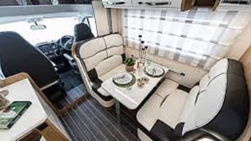 747 – RollerTeam 747 Luxus-Wohnmobil mit 6 Schlafplätzen