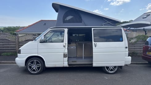 4-6 Volkswagen campervan from 2001