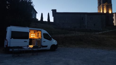 Miss Vanjie – Oriental Gypsy Wagon: Luxury Meets Adventure in Our Off-Grid Camper!