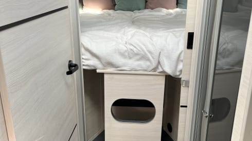 Challenger – Brand new 4p Challenger 337 Graphite premium semi-integrated from 2023