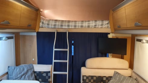 Frankie G – Frankie is our beautiful & flexible 6 berth Motorhome.