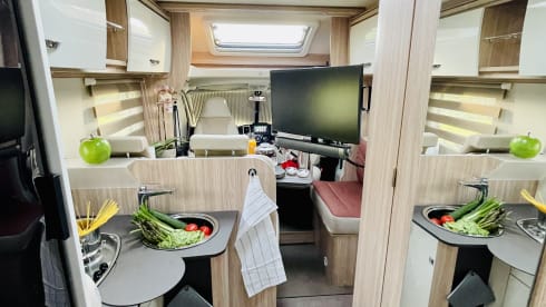 2. DelPi – Luxury mobile home Bürstner Delfin Harmony T726