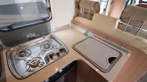 Ixeo IT 720 – 4p Bürstner semi-integrated from 2010