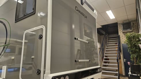 GZX-72-N – Chausson 777GA Automatic Etape Line very luxurious, km free!