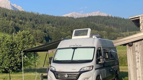 BB KING – Young Fiat Ducato (2 or 4 persons) with bicycle carrier
