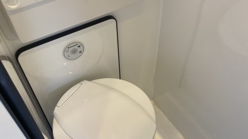 Dignity  – Autobus Volkswagen a 4 posti letto del 2017